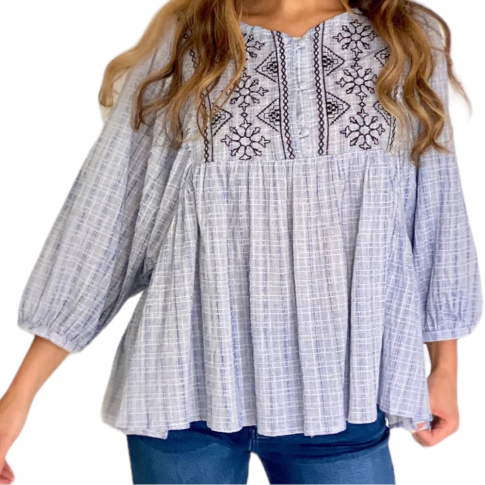 See and Be Seen Blue Loose Fit Embroidered 3/4 Sleeve Peasant Top ‎  Sz M